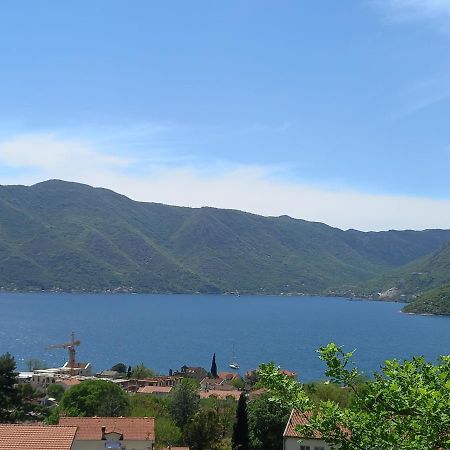 Sea View Hotel Risan Kültér fotó