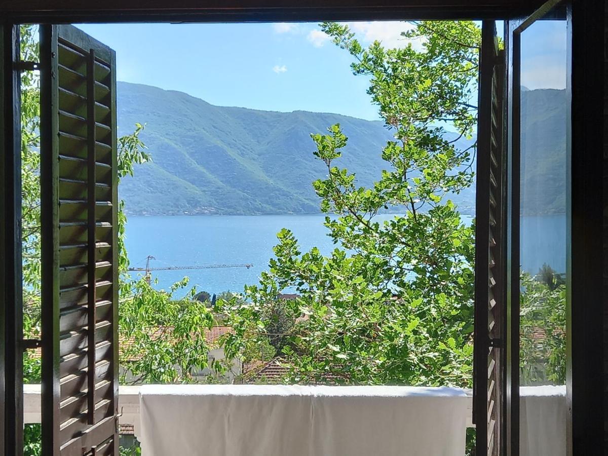 Sea View Hotel Risan Kültér fotó