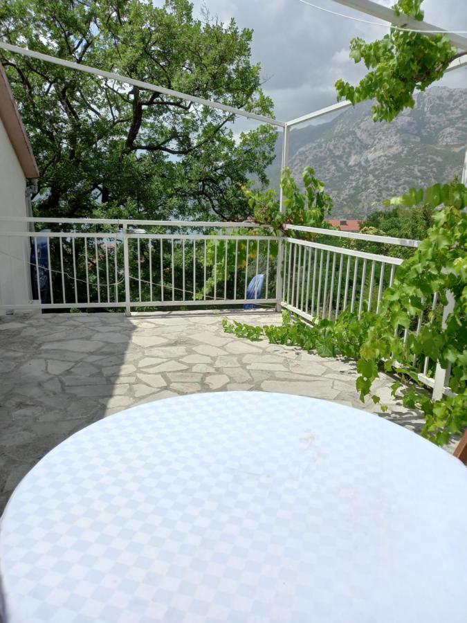 Sea View Hotel Risan Kültér fotó