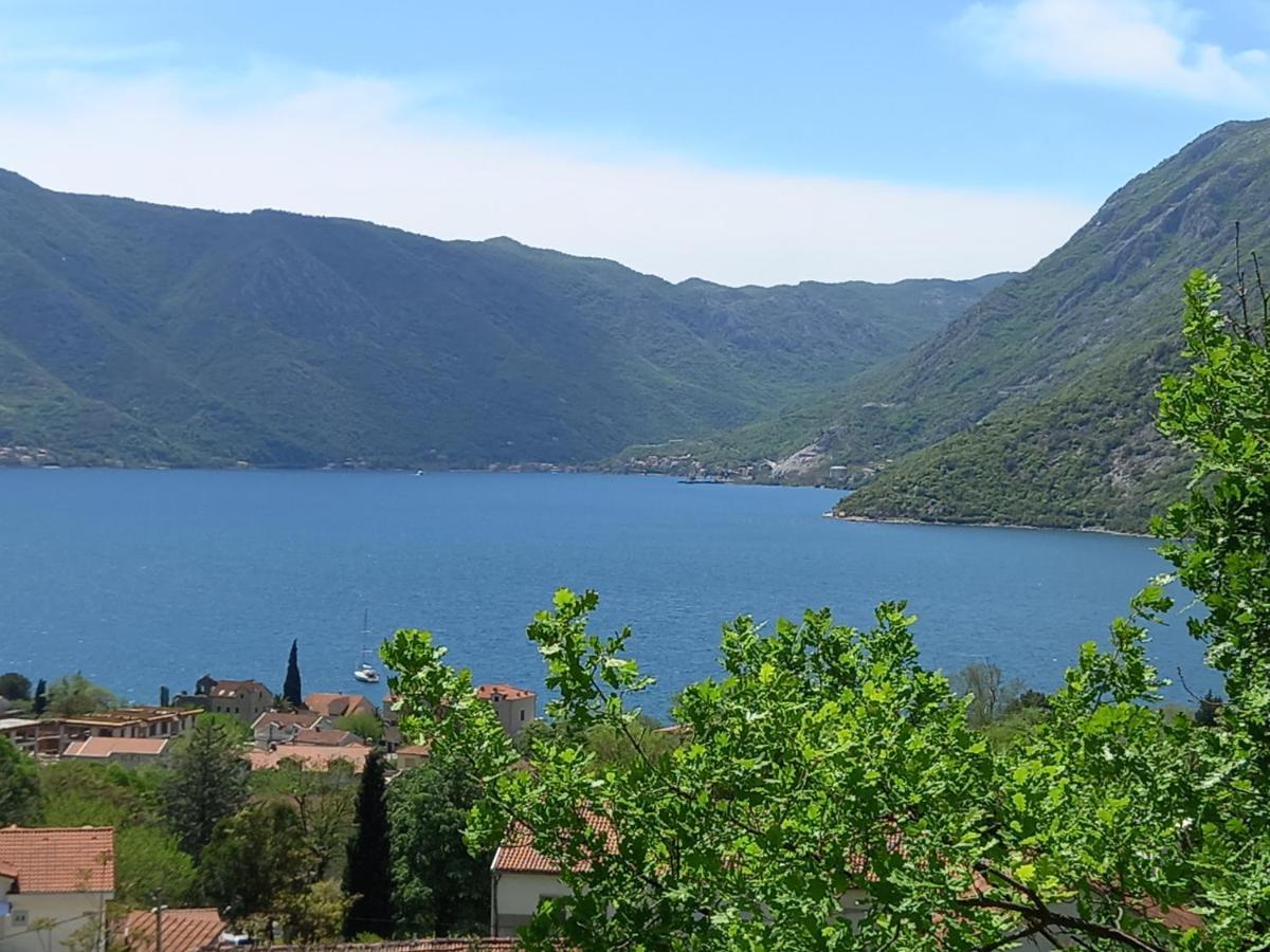 Sea View Hotel Risan Kültér fotó