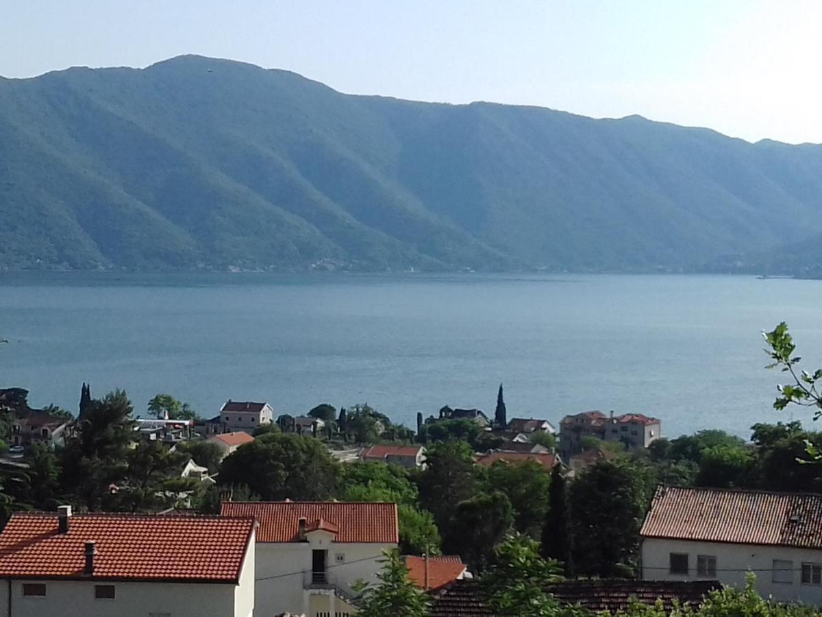 Sea View Hotel Risan Kültér fotó